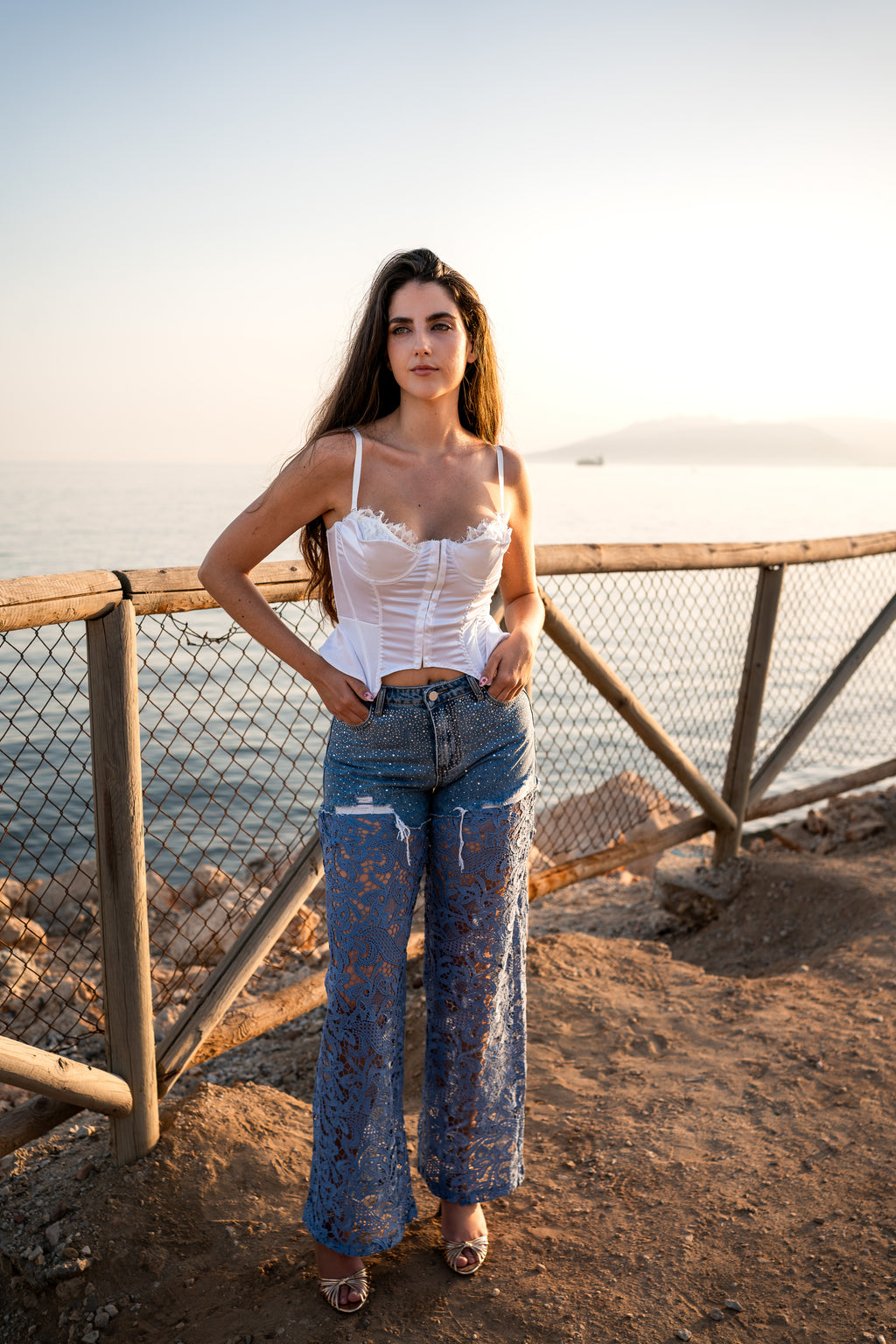PANTALONE IN DENIM CON INSERTI IN PIZZO